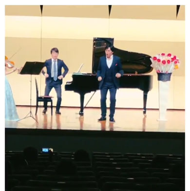 プロ 声楽家 歌 踊る ピアニスト 鬼のパンツ フニクリ フニクラ