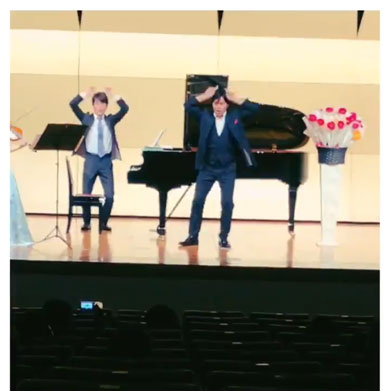 プロ 声楽家 歌 踊る ピアニスト 鬼のパンツ フニクリ フニクラ