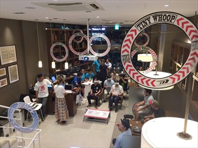 ジュンク堂でドローン飛ばしてみる