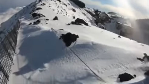 富士山 男性滑落