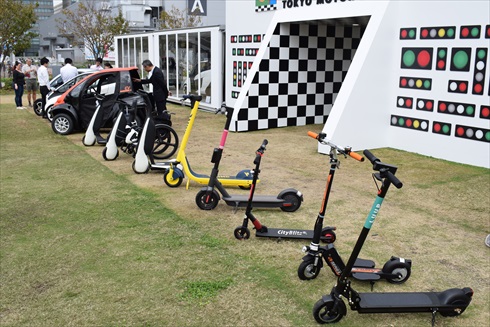 OPEN ROADで展示されている電動キックボード