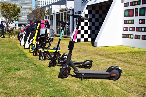 OPEN ROADで展示されている電動キックボード