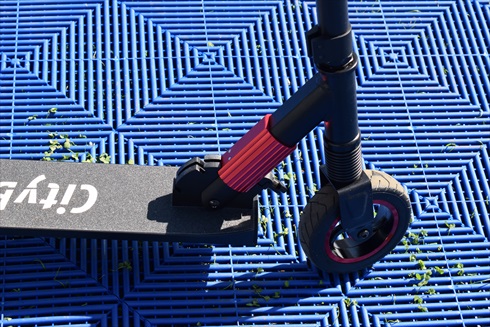 フレームに折りたたみ機能を搭載