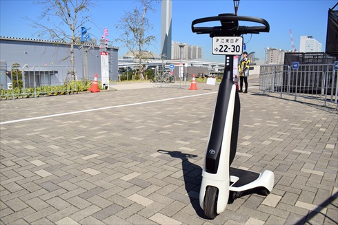 トヨタ 歩行領域EV（立ち乗りタイプ）