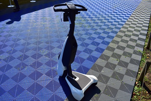 トヨタ 歩行領域EV（立ち乗りタイプ）