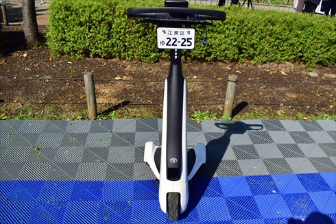 トヨタ 歩行領域EV（立ち乗りタイプ）