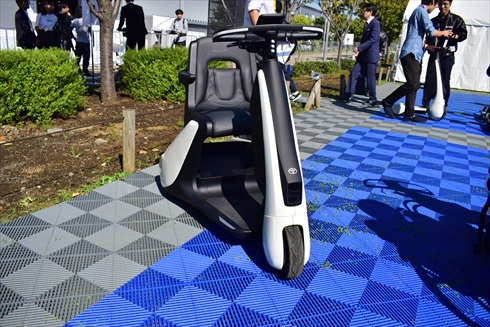 トヨタ 歩行領域EV（座り乗りタイプ）
