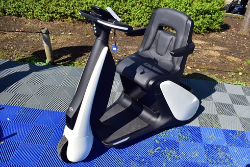 トヨタ 歩行領域EV（座り乗りタイプ）