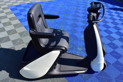 トヨタ 歩行領域EV（座り乗りタイプ）