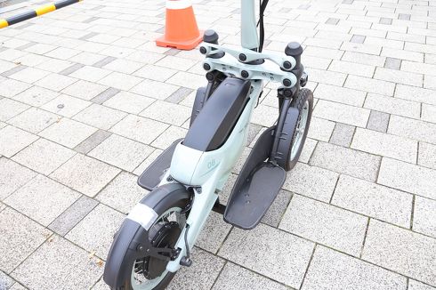 右下にあるレバーがアクセル