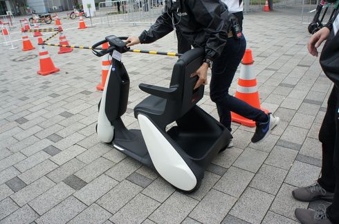 トヨタ 歩行領域EV（座り乗りタイプ）