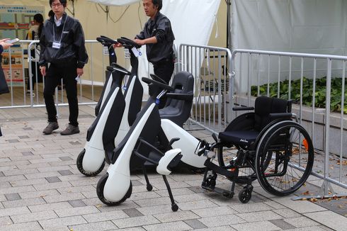 トヨタ 歩行領域EV（車いす連結タイプ）