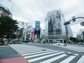 渋谷ハロウィンで有志たちが自発的にごみ拾い、Twitterで称賛集まる　仮装のままごみ拾いをする人も