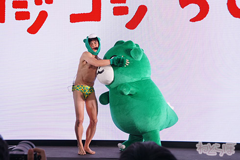 ゴジラ 小島よしお