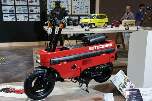 ホンダ 赤い車