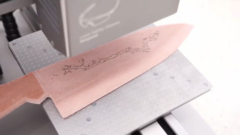 レーザー加工機で菌を描く