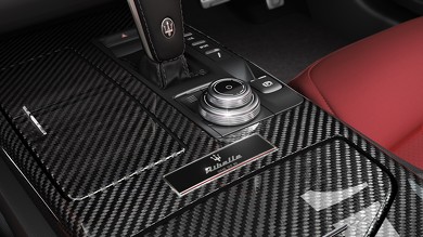  コンソールの中央には"Ribelle"のプレート