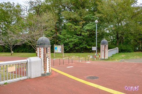 狭山公園への入口を無視して進みます