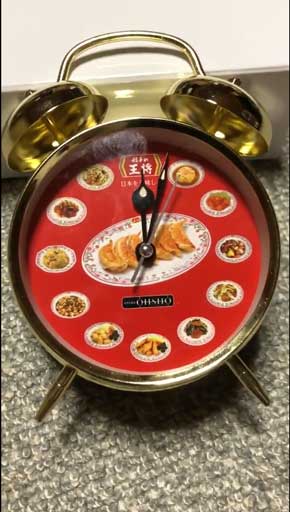 餃子の王将 目覚まし時計 朝 笑ってしまう CM 二人の餃子 スタンプ 賞品
