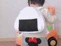 お母さんお手製「おにぎりリュック」がかわいさ満点！　海苔・梅干しポケットから内側の柄までおにぎり尽くし