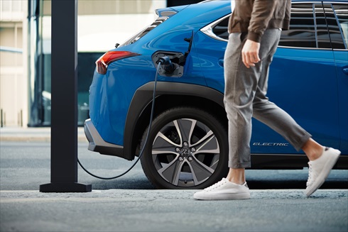 レクサス「UX300e」