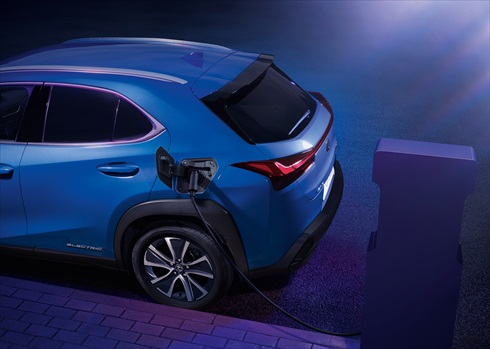 レクサス「UX300e」