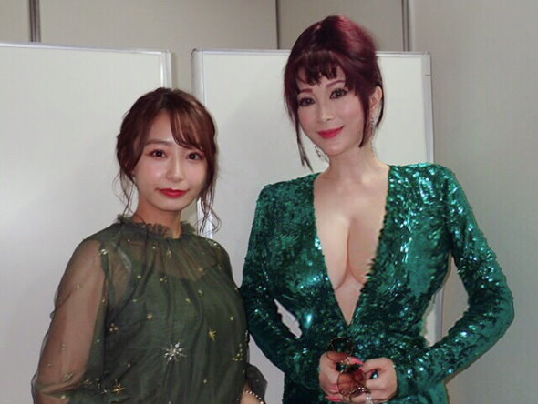 叶姉妹 東京コミコン2019 コスプレ 宇垣アナ