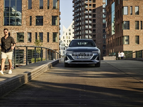 アウディ「e-tron Sportback」