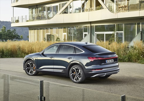 アウディ「e-tron Sportback」