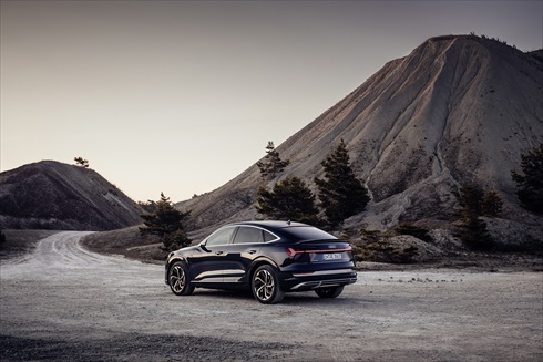 アウディ「e-tron Sportback」