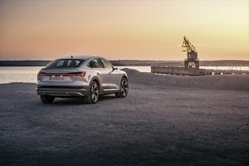 アウディ「e-tron Sportback」