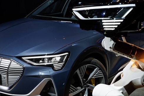 アウディ「e-tron Sportback」