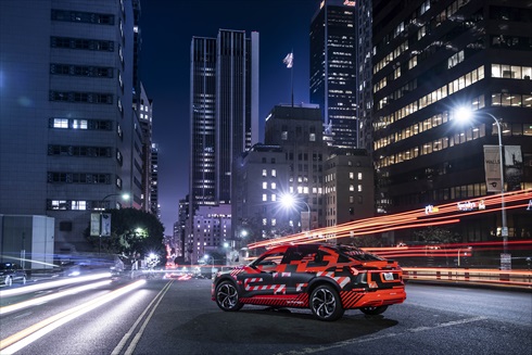 アウディ「e-tron Sportback」