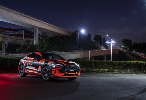アウディ「e-tron Sportback」