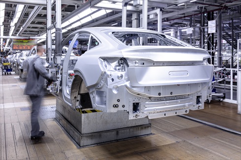 アウディ「e-tron Sportback」