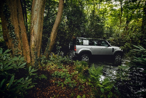 ランドローバー「ディフェンダー」