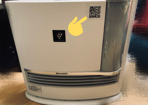 電気ストーブにQRコードを張った写真