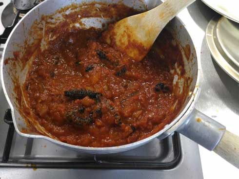 昆虫食 いもむし ゴロゴロカレー レトルトカレー クラウドファンディング Makuake