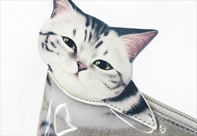 猫は液体ポーチ