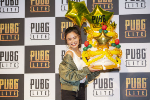 バラ売り可　小島瑠璃子サイン入りカード 2025年最新】小島瑠璃子 直筆サインの人気アイテム - メルカリ