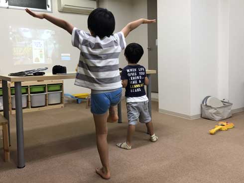 しせいカメラ 子ども 姿勢 改善 ゲーム Acculus 先行開発品 一般販売 画像解析AI