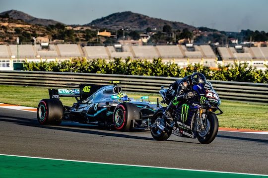 F1 ルイス・ハミルトン MotoGP バレンティーノ・ロッシ マシン交換