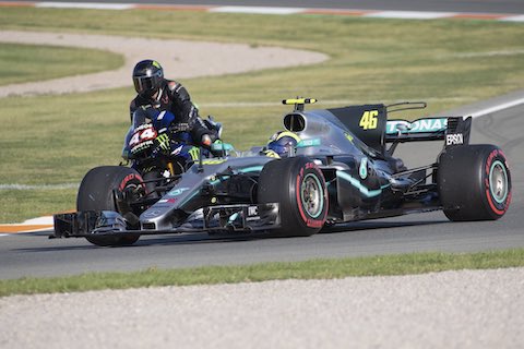 F1 ルイス・ハミルトン MotoGP バレンティーノ・ロッシ マシン交換