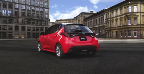 新型「ヤリス」