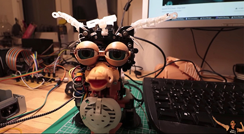 YouTuberが「ファービー」を魔改造　命令に背けない仕様にされてしまう