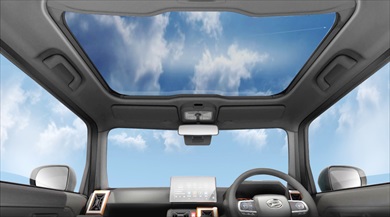 ガラスルーフを搭載