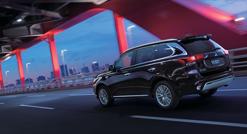 三菱自動車「アウトランダーPHEV」