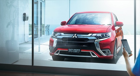 三菱自動車「アウトランダーPHEV」