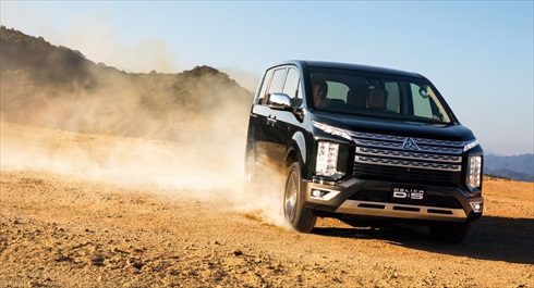 三菱自動車「デリカ D:5」