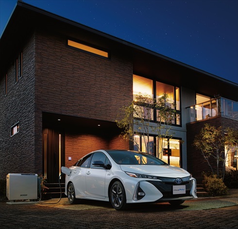 トヨタ「プリウスPHV」